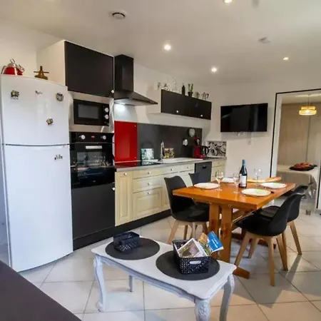 Maison Avec Entree Privee A Aiguillon بيت للعطل *