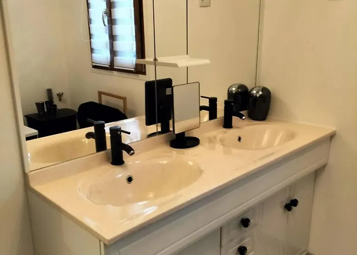 Maison Avec Entree Privee A Aiguillon *